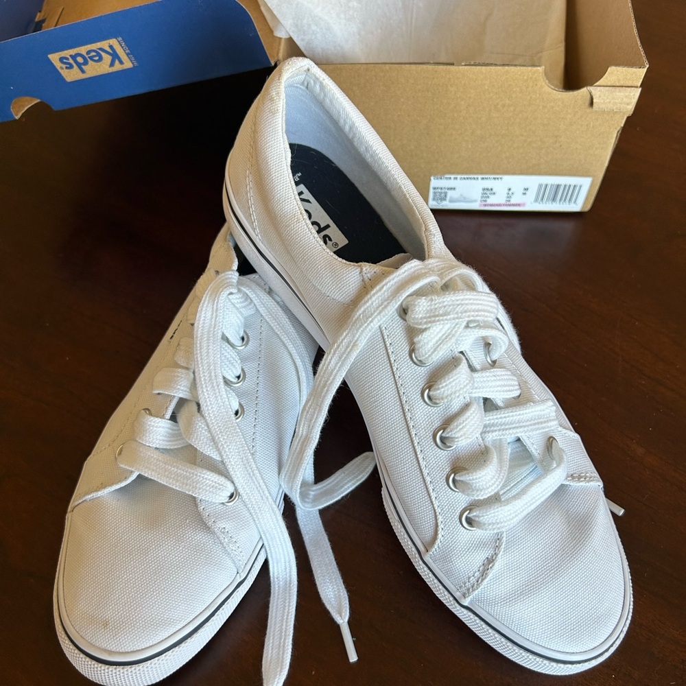 Keds size 9 Canvas Sneakers Center III lace up White and Navy
